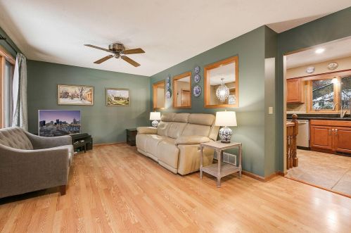8821 Lakeview Rd, Minneapolis, MN 55438-1540
