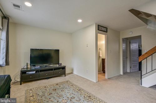 2414 Southgate Sq, Herndon VA  20191-1239 exterior