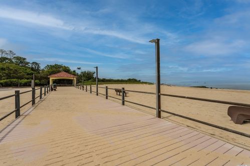 16 Martin Pl, Northport NY  11768-1224 exterior