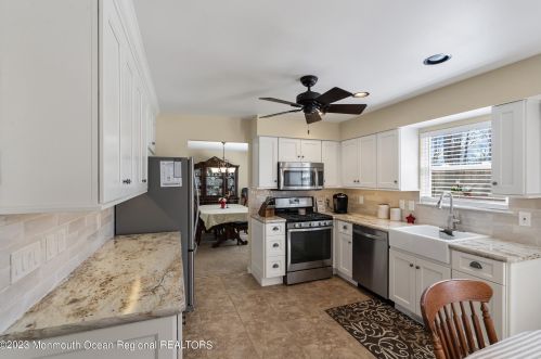 57 Thompson Bridge Rd, Jackson Twp NJ  08527-4623 exterior