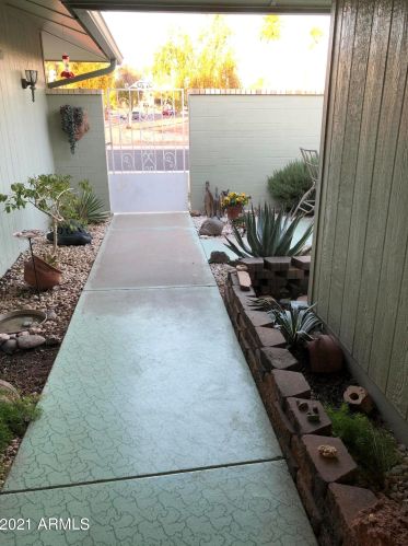 18026 Conestoga Dr, Sun City, AZ 85373-1765