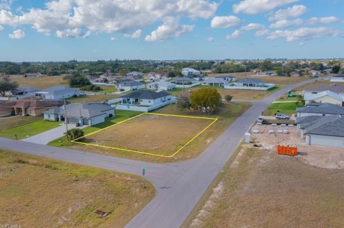 642 7th Ave, Cape Coral, FL 33909-2027