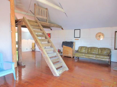 13 Manwaring St, United States Coast Guard Ac CT  06320-5619 exterior