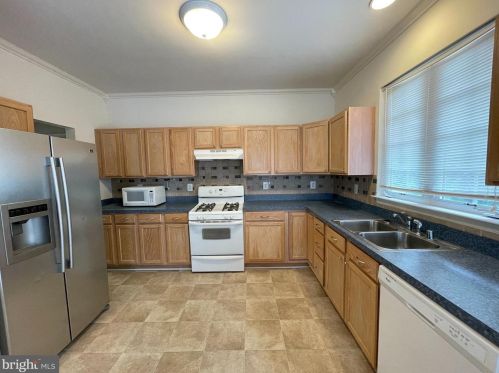 6301 Hot Spring Ln, Fredericksburg VA  22407-2577 exterior