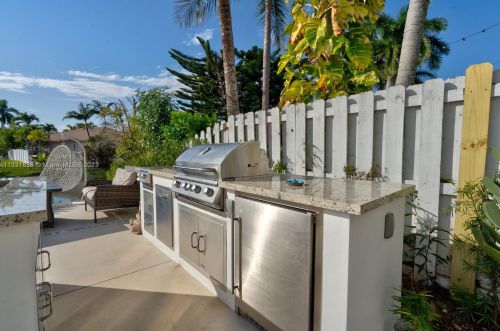 3586 143rd Ave, Hollywood FL  33027-4704 exterior