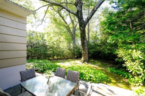 17 Doris Dr, Scarsdale, NY 10583-2711