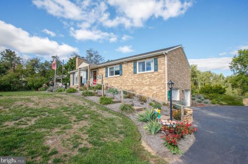 54 Blacksnake Rd, Duncannon, PA 17020-7043