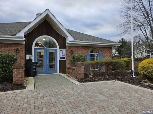 877 Juniper Way, Mahwah NJ  07430-3461 exterior