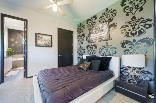 4828 Peninsula Dr, Daytona Beach FL 32127-7203 exterior