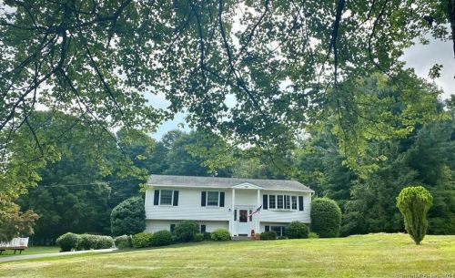 242 Dahlia Dr, Mahopac NY  10541-3768 exterior