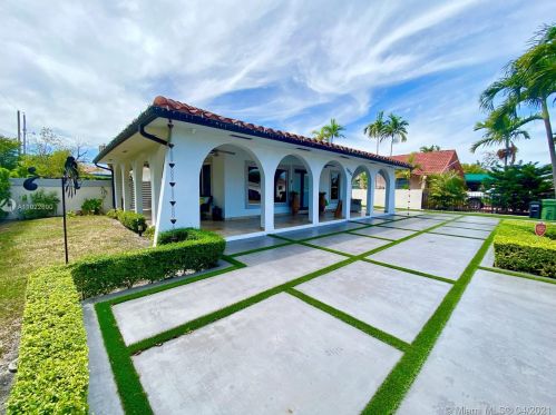 5850 3rd Ct, Hialeah, FL 33012-2618