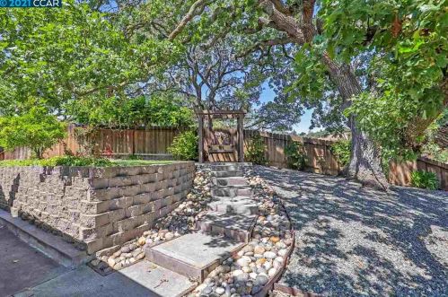 1030 Pine Meadow Ct, Pacheco CA  94553-4739 exterior