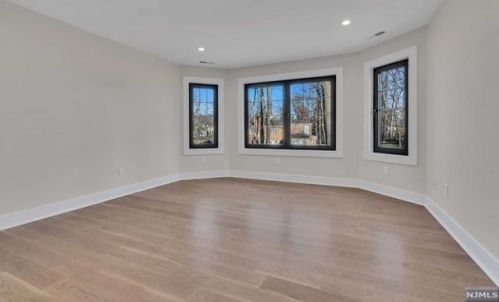 39 Pinehill Dr, Upper Saddle River NJ  07458-1927 exterior