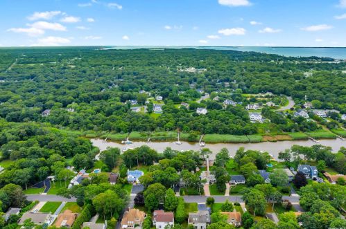 49 Crystal Beach Blvd, Moriches NY  11955-1909 exterior