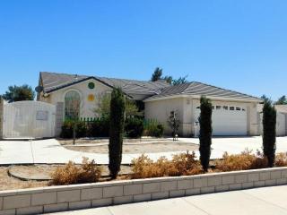 15839 Nassau Dr, Victorville, CA 92395-4849