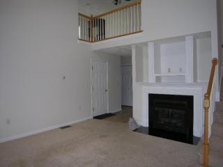 14 Royal Ln, Raymond, NH 03077-2683