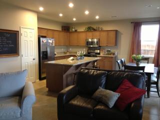 1349 Burgundy Ct, Hanford, CA 93230-8179