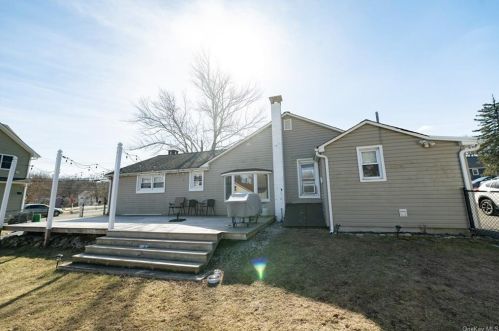 2 Brisman Dr, Thiells NY  10984-1439 exterior