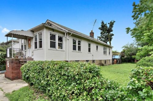 2942 Radcliff Ave, Bronx, NY 10469-3915