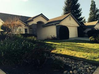 9835 Backer Ave, Fresno, CA 93720-4693