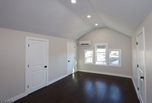 1045 Hunterdon St, Newark NJ  07112-2412 exterior