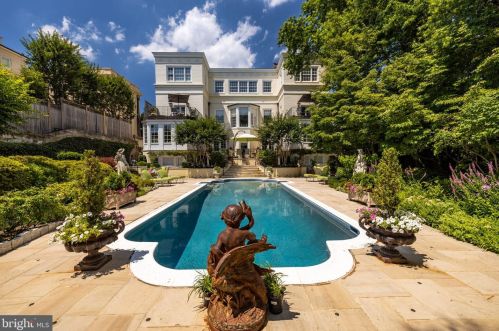 3210 R St, Washington DC  20024-3419 exterior