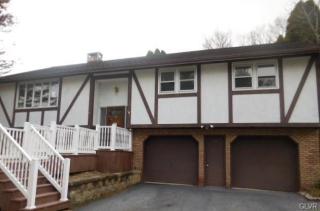 1338 Oakhurst Dr, Slatington PA  18080-1112 exterior