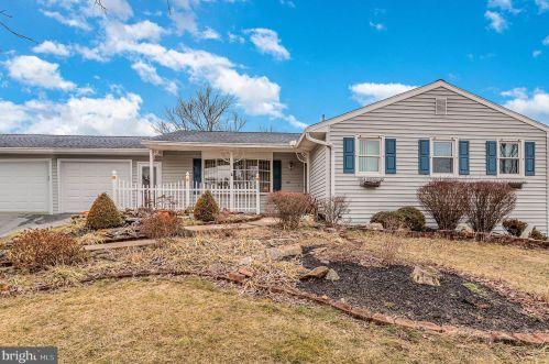 1 Tee Jay Dr, Mount Holly Springs, PA 17065-1142