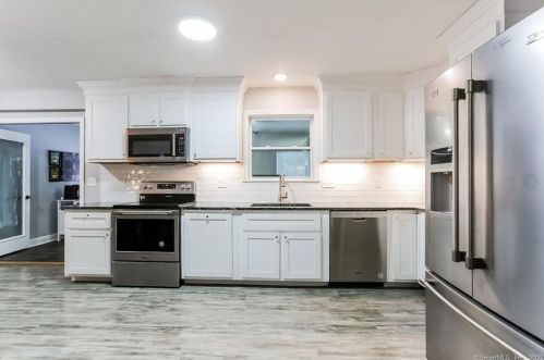 54 Woodbridge Rd, Glastonbury CT  06033-2925 exterior