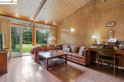 8 Rae Dr, Orinda CA  94563-4360 exterior