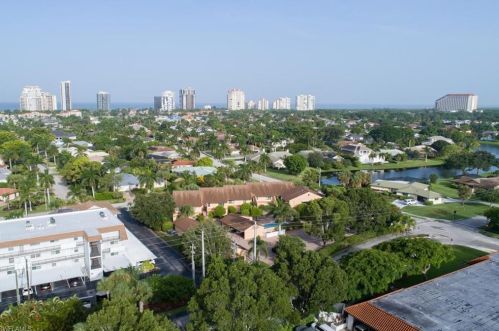 600 Neapolitan Way, Naples FL  34103-8568 exterior