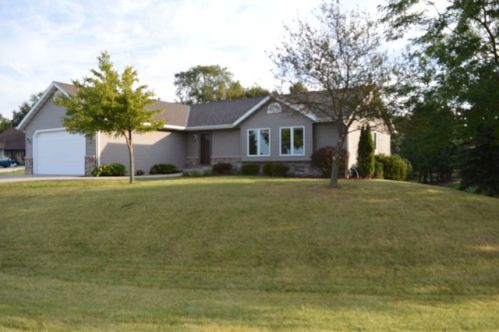 5538 Royal Ave, Slinger, WI 53086-9104