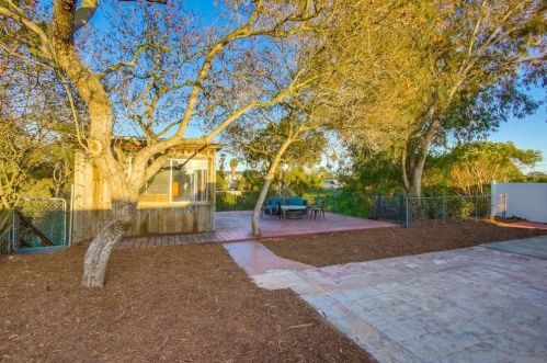 5027 Glasgow Dr, San Diego CA 92117-1037 exterior