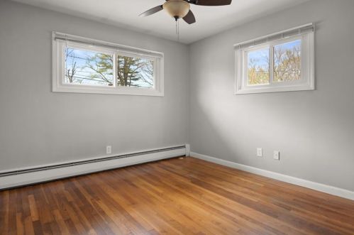 15 Hatfield St, North Kingstown RI  02852-4715 exterior