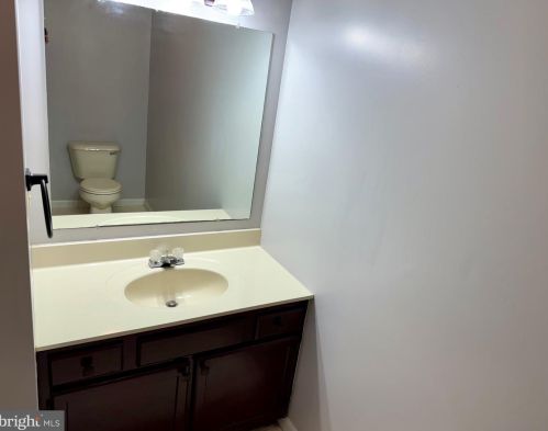 861 Northfield Ct, Harrisonburg VA  22802-4828 exterior