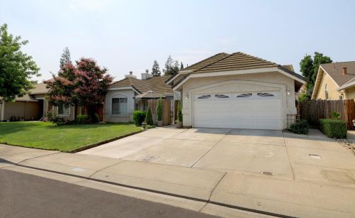 2354 Country Manor Dr, Riverbank, CA 95367-2655