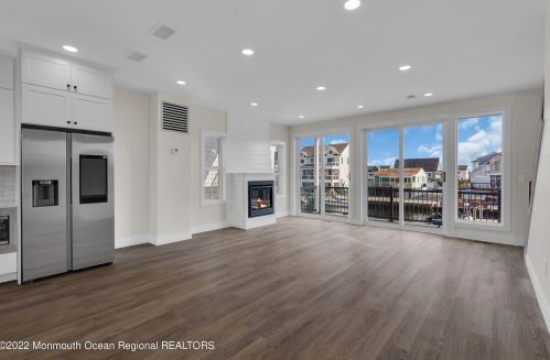 1217 Niihau Dr, Lacey NJ  08731-4702 exterior