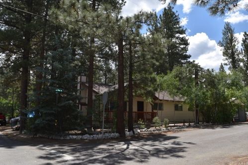 700 Meadow Ln, Big Bear City, CA 92314-9455