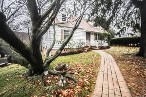 1158 Dobbs Ferry Rd, White Plains, NY 10607-2606