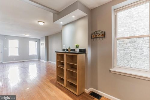 2022 Manton St, Philadelphia PA  19146-4328 exterior