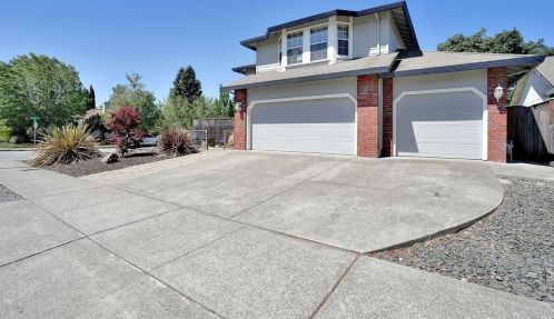 2017 Waltzer Rd, Santa Rosa, CA 95403-1827