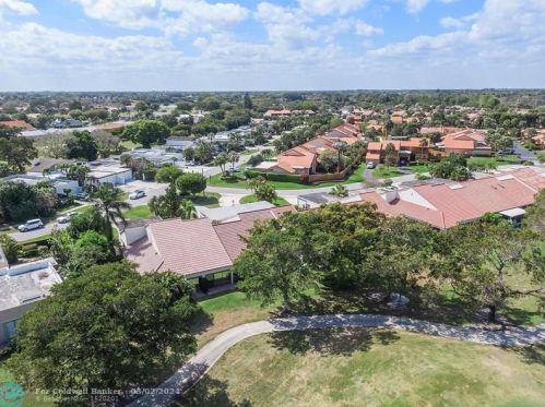 5293 Stonybrook Ln, Boynton Beach FL  33437-1616 exterior