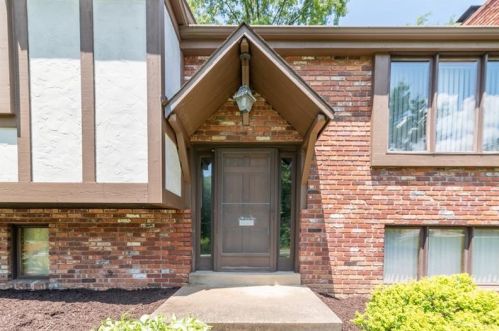 100 Kathy Ann Ln, Canonsburg, PA 15317-3200