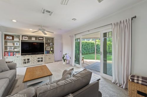 6880 10th St, Long Beach CA  90815-4930 exterior