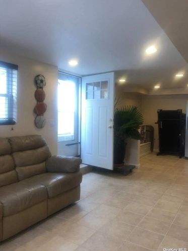 161-12 99th St, Jamaica NY  11414-2811 exterior