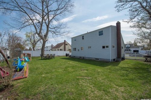 1051 Hamilton Ave, North Lindenhurst NY  11757-2130 exterior