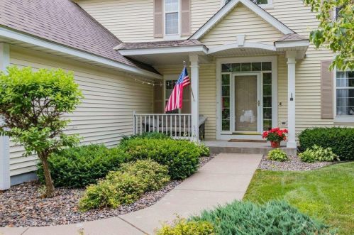 4655 Urbandale Ct, Minneapolis, MN 55446-1946