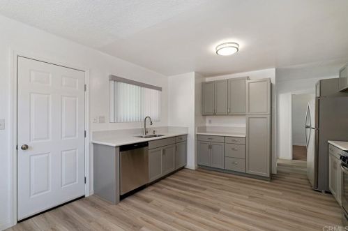 716 Grapevine Rd, Vista CA  92083-5527 exterior