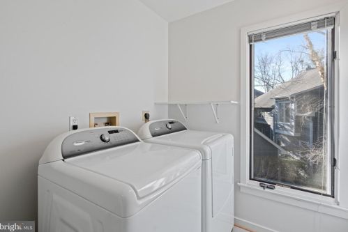 12015 Walnut Branch Rd, Herndon VA  20194-5616 exterior