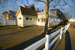 371 Brielle Rd, Wall Township NJ  08736-3901 exterior